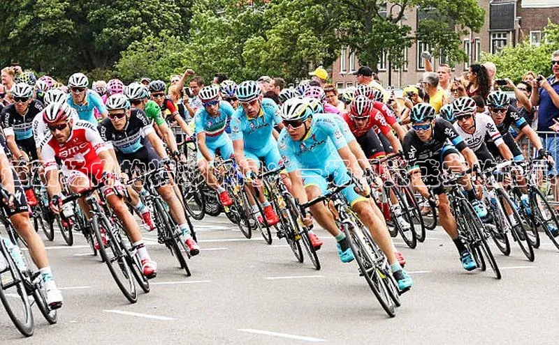 运动场内的精彩瞬间：一场视觉盛宴的记录